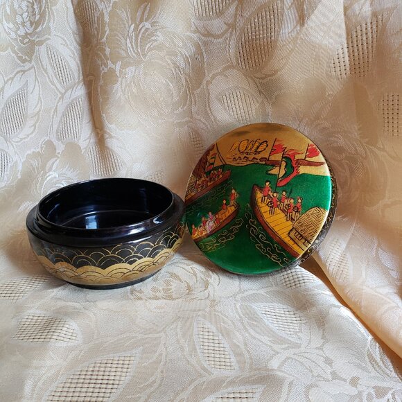 Hanoi Daewoo Vietnam wooden covered bowl. Painted scene, Gold embellished side. - Picture 11 of 11
